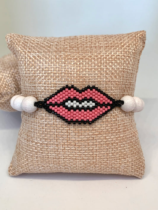 White Wooden Beaded Bracelet with Pink Seed Bead Lips Connector